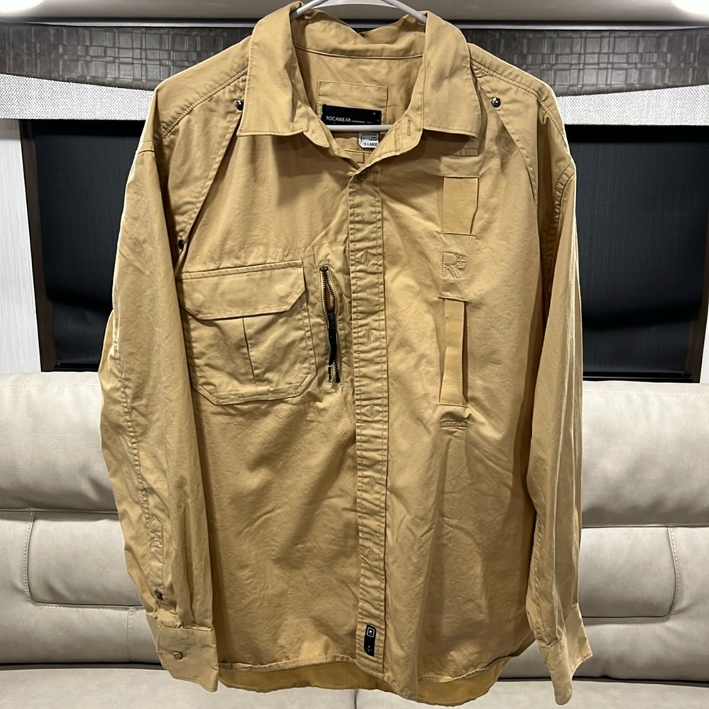 Y2K vintage ROCAWEAR shirt. XL
